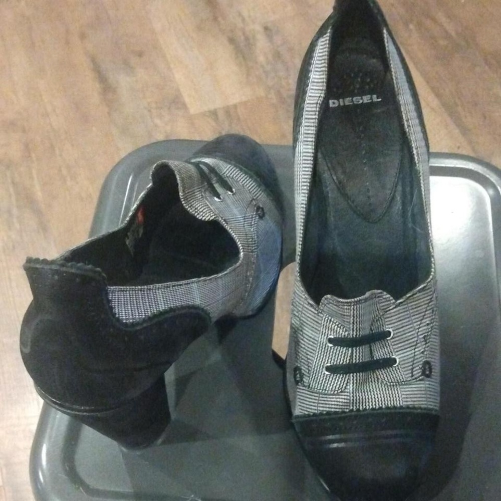 Diesel Women's Chic Black and Gray Heels
